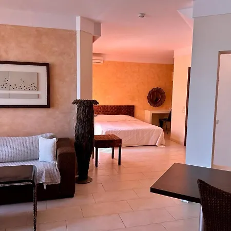 Ξενοδοχείο με διαμερίσματα Oazis Vip Club Σάνι Μπιτς