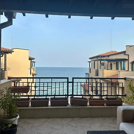 Ξενοδοχείο με διαμερίσματα Oazis Vip Club