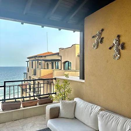 Ξενοδοχείο με διαμερίσματα Oazis Vip Club