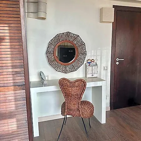 Ξενοδοχείο με διαμερίσματα Oazis Vip Club 3*
