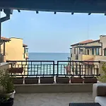 Апарт-готель Oazis Vip Club